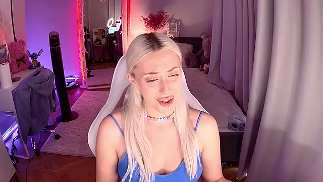 LoryWood live XXX chat
