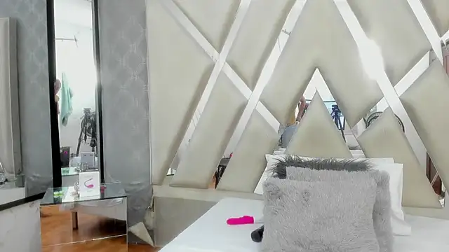 SweetVenuus Adlı Modelin Canlı XXX Sohbeti