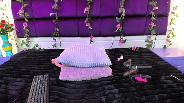 Pink_Lovee_ Adlı Modelin Canlı XXX Sohbeti