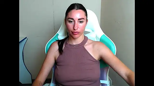 צ'אט XXX בשידור חי של Cammil1a_horn