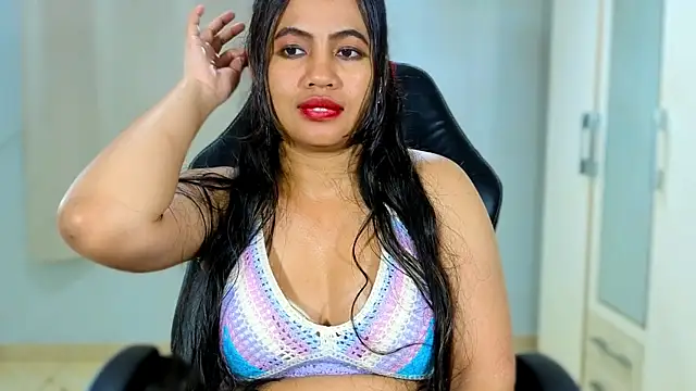 Chat +18 de FannyXhot ao vivo