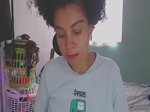 צ'אט XXX בשידור חי של shayna_cute