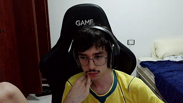 Chat +18 de gabrielNovin17cm ao vivo
