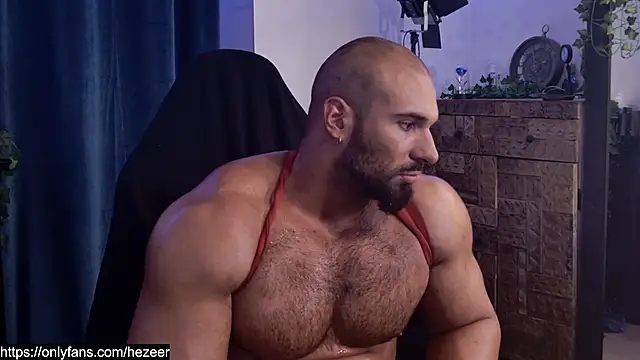 Show modela Musculus6 na web-kameri