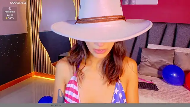 Chat XXX en directo de Charlott__18