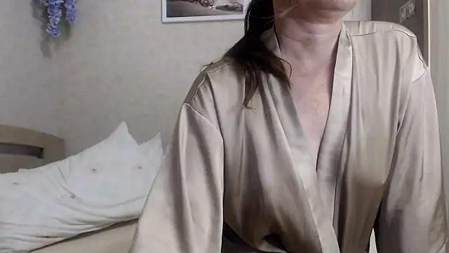 SheLion live XXX chat