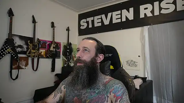 Chat +18 de StevenRiseNYC ao vivo