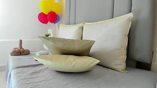 CannelaSmith's Live XXX Chat