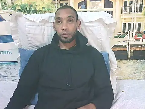 XXX chat uživo modela IndianMagicMike