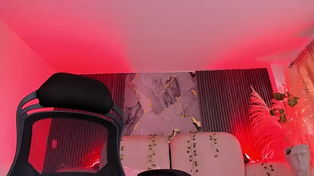Chat +18 de CarolineFyre ao vivo