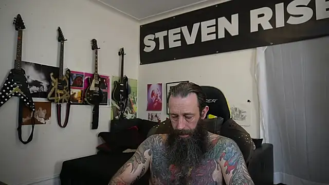Chat +18 de StevenRiseNYC ao vivo