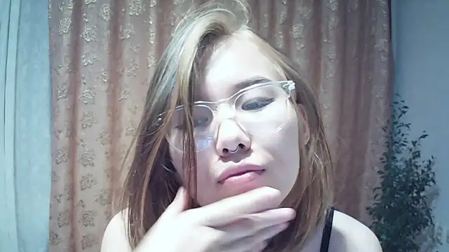 MammieLippoldt Chat XXX in diretta