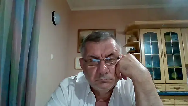 machomale3 Show in webcam