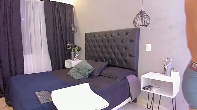 zam_noir Adlı Modelin Canlı XXX Sohbeti