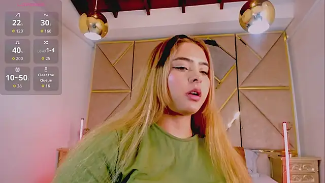 צ'אט XXX בשידור חי של MikaelaStone