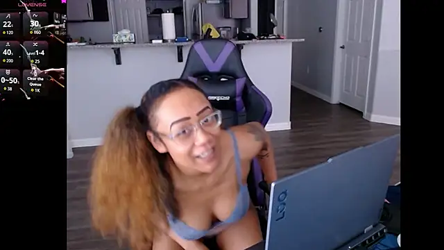 ReeseZen's Live XXX Chat