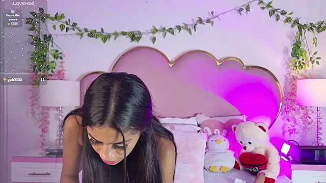ZaryJonnes' Live XXX Chat