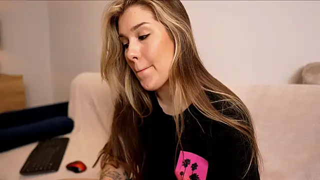 Chat XXX en directo de SashaBonfire