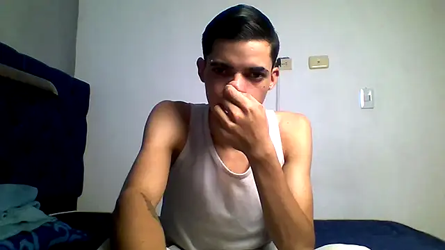 Latinos_2001 Adlı Modelin Canlı XXX Sohbeti