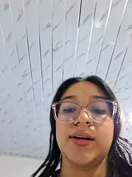 -VICKKY Adlı Modelin Canlı XXX Sohbeti