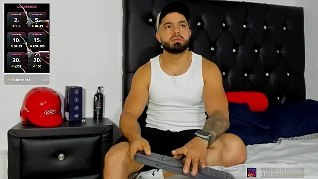 mikeblaree's Live XXX Chat
