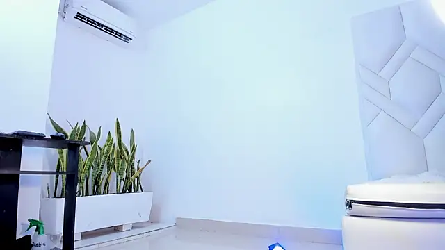 sky_velvet Show Webcam