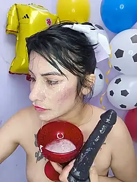laurahotdirty Adlı Modelin Canlı XXX Sohbeti