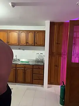 Teaserhoussejj_ Adlı Modelin Canlı XXX Sohbeti