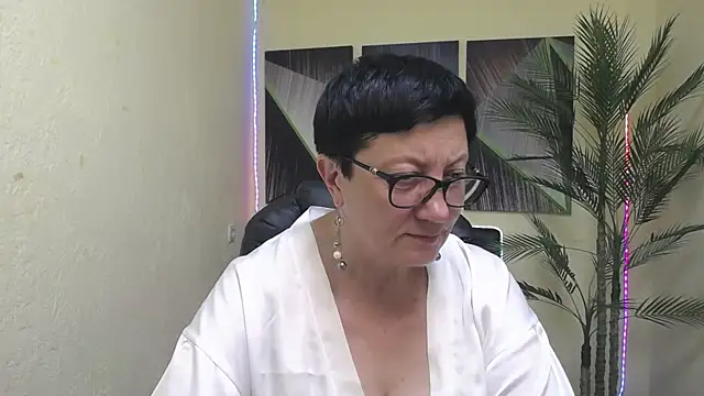 EmilyL0ve's Live XXX Chat