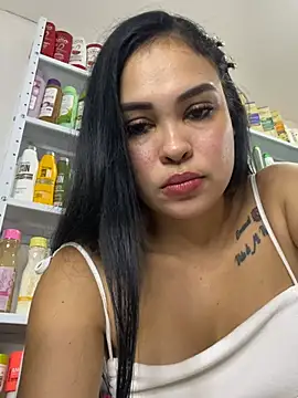 FOX_LATINA's Live XXX Chat