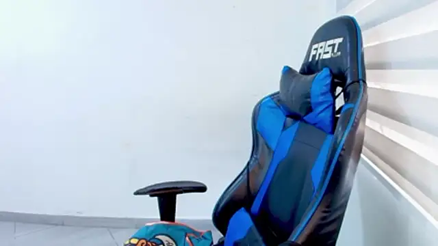 sophiax-x Chat XXX in diretta