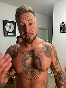 HotHotPursuit1 Live XXX Chat