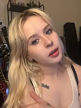 צ'אט XXX בשידור חי של viviennedoll