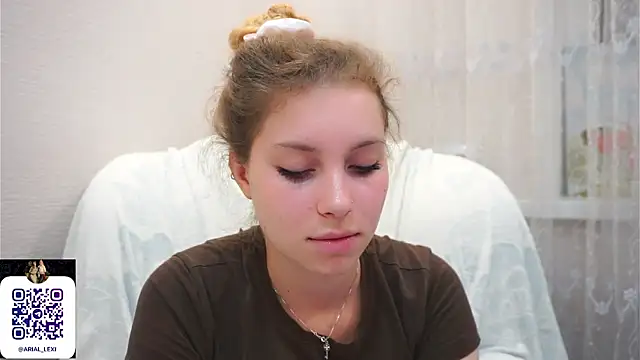 Sairallyn XXX чат на живо