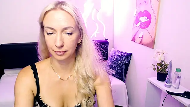 Cute_Smile_Shy Adlı Modelin Canlı XXX Sohbeti