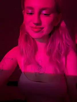 blondiedoll XXX чат на живо