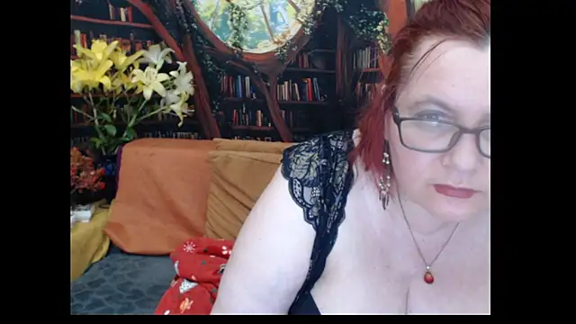 PlayfullMature's Live XXX Chat