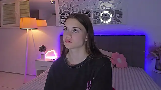 LuisaClover Adlı Modelin Canlı XXX Sohbeti