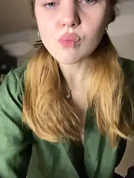 Emaline_Fane Adlı Modelin Canlı XXX Sohbeti