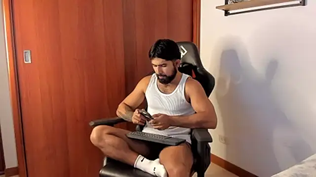 ethaanjones Show in webcam