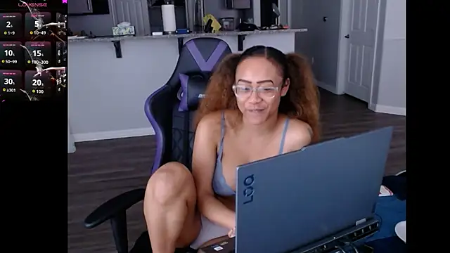 ReeseZen's Live XXX Chat