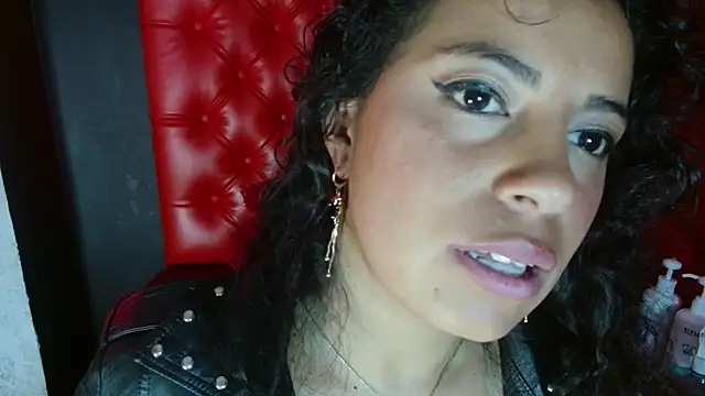 XXX chat uživo modela CathaleyaQueen