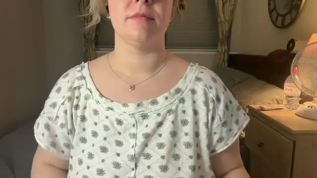 IvyWifey's Live XXX Chat