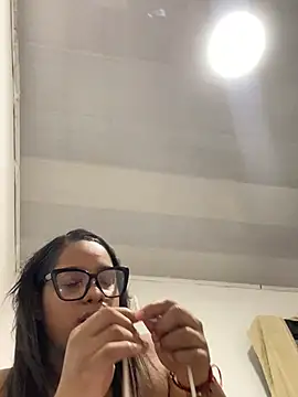 NV-Nikoll live XXX chat