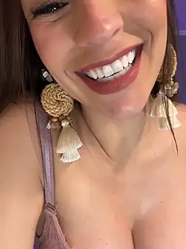 Mau_White Chat XXX in diretta