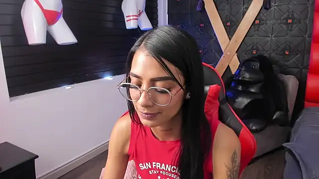 Chat +18 de KarlaSlutSkinny__ ao vivo