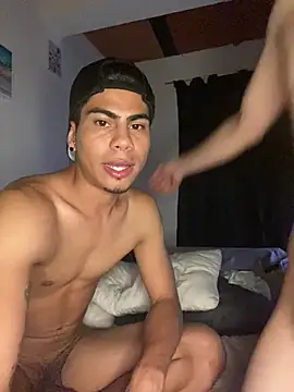 DanielkrdenassのライブXXXチャット