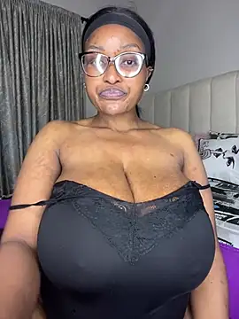 Bustygoddess32のライブXXXチャット
