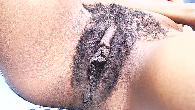 SkinnykeehXO's Live XXX Chat