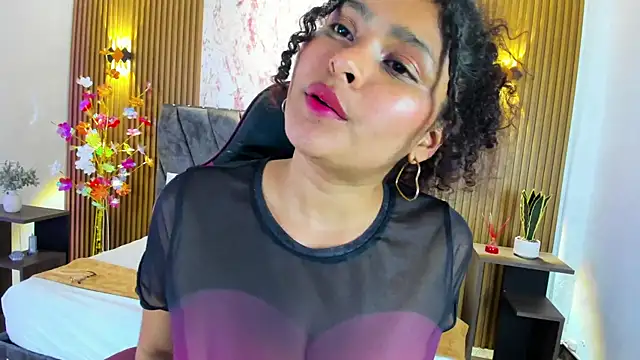 Izzy_lux লাইভ XXX চ্যাট